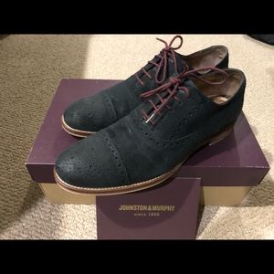 Johnston & Murphy Dark Navy Cap Toe Oxfords -like new. Nubuck uppers, grip sole
